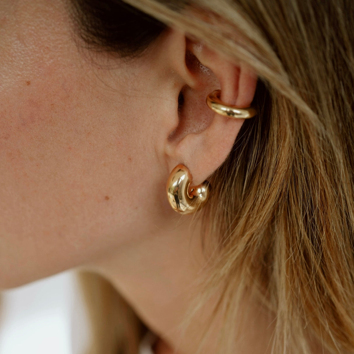 Hoop Lottie Gold
