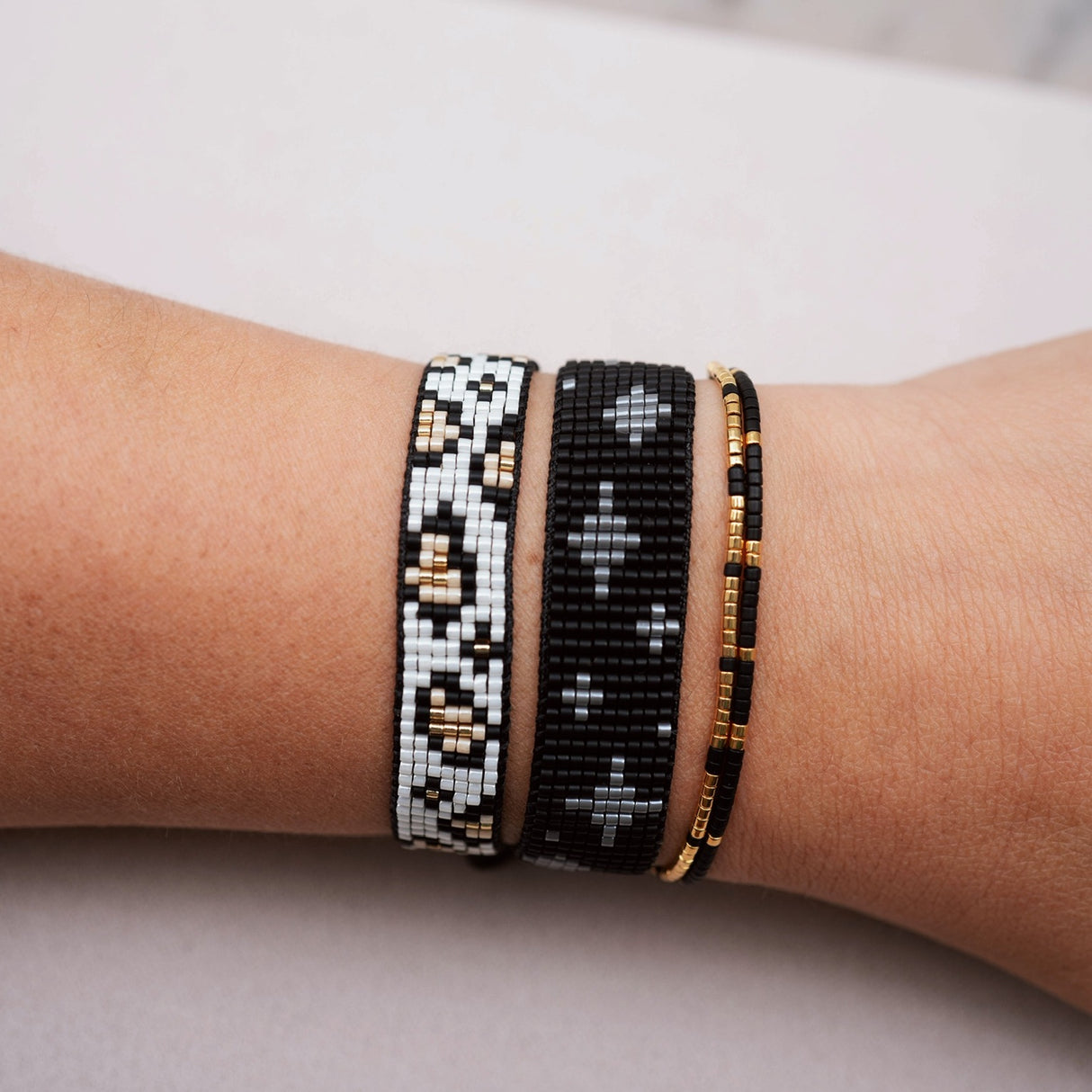 PULSERA LOOM IRIS BLACK