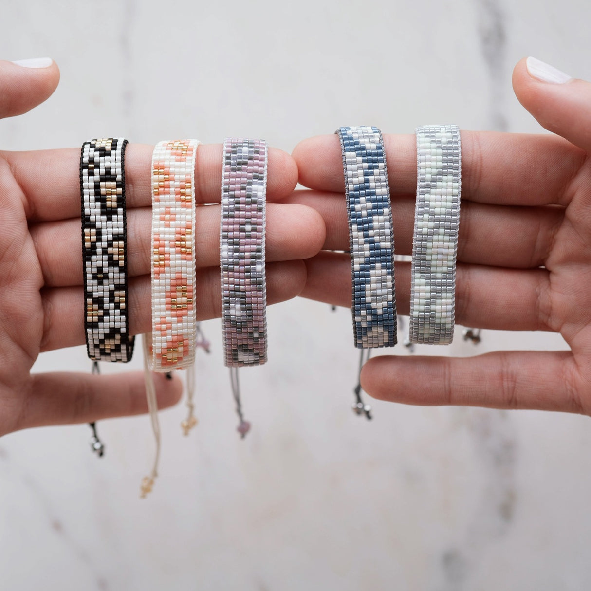 PULSERA LOOM IRIS BLACK