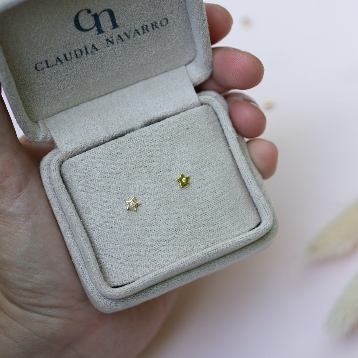 arete baby estrella luz 18k