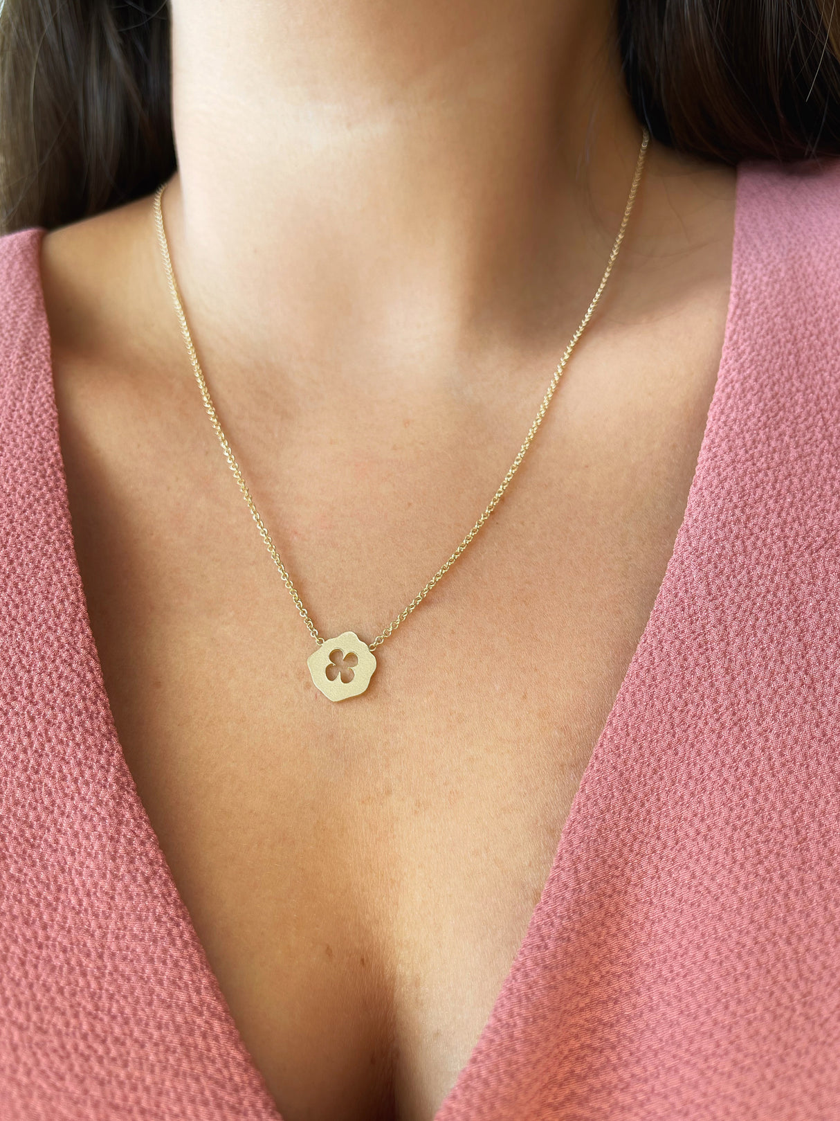 Collar Placa Flor Gold