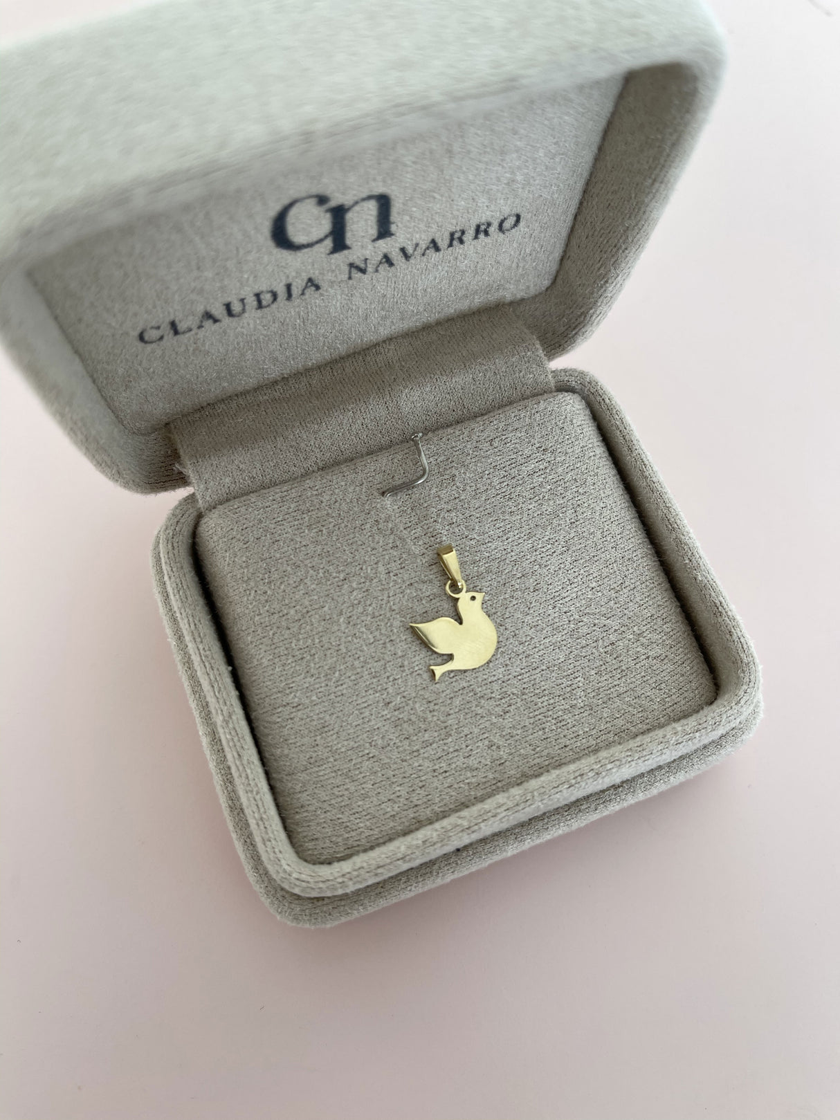 Dije Paloma 18k