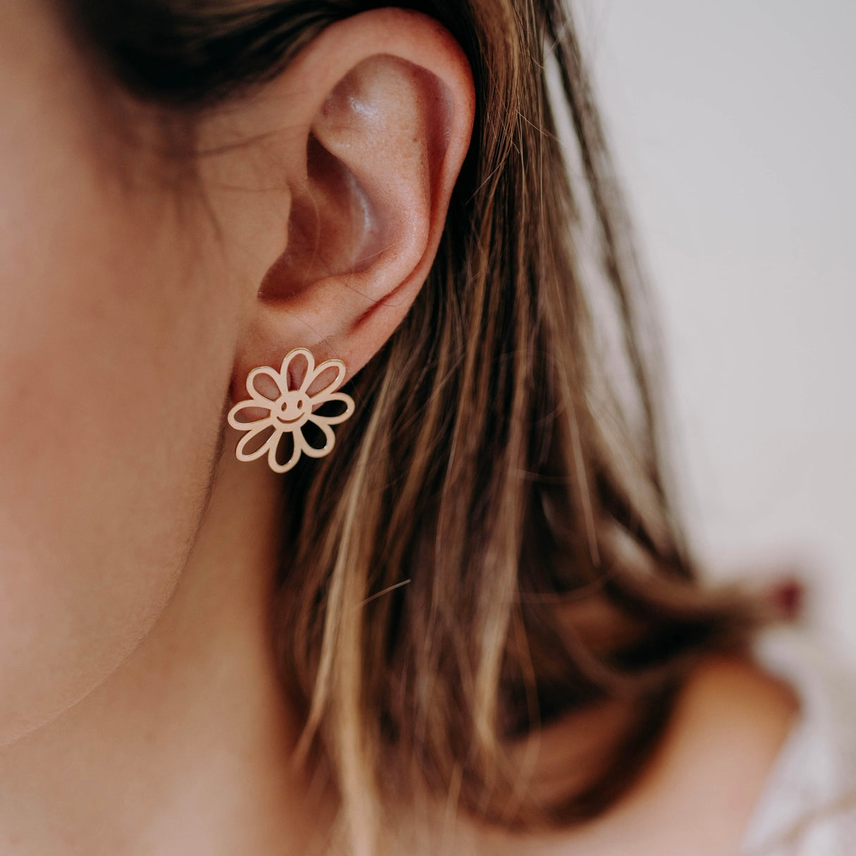 Arete Gde Smiley Gold