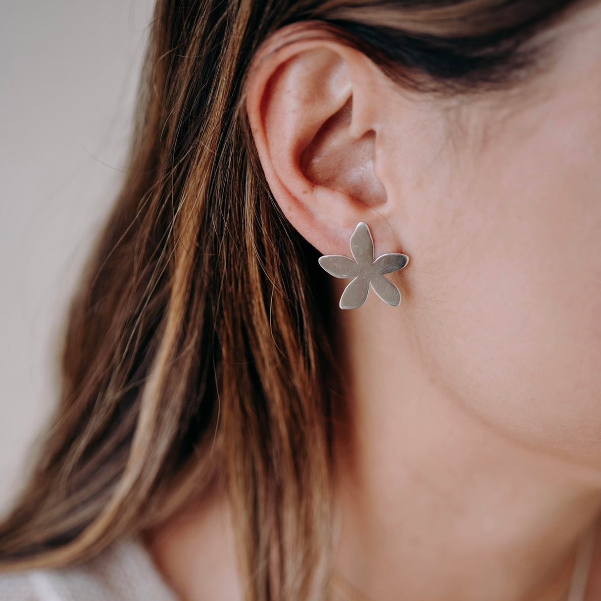 Arete Gde Lilia Silver