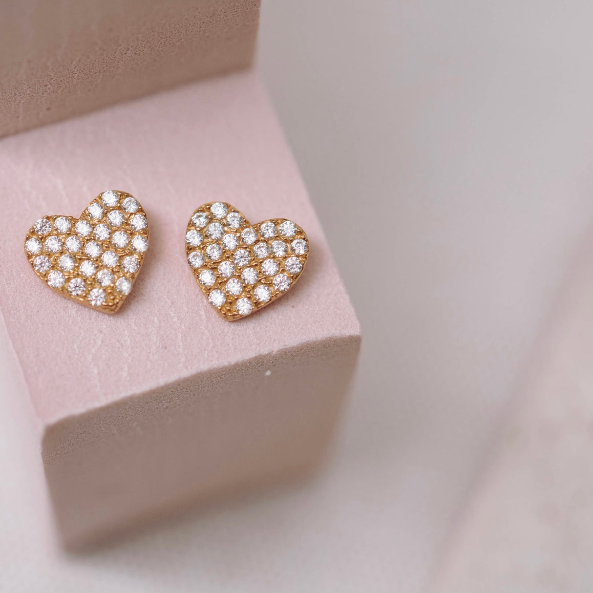 Arete Cz Mini Heart Gold