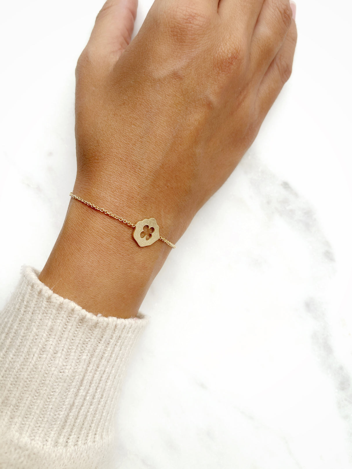 Pulsera placa flor Gold