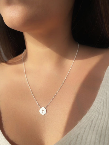 Collar Placa Cruz Silver